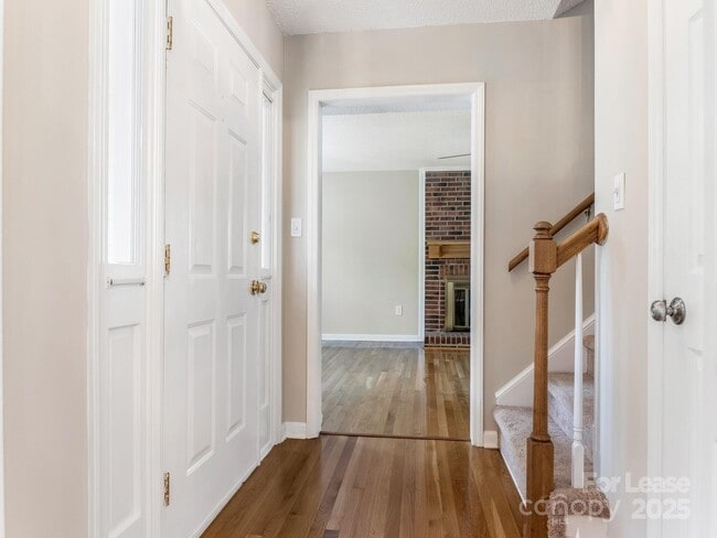 Building Photo - 9701 Kent Village Dr