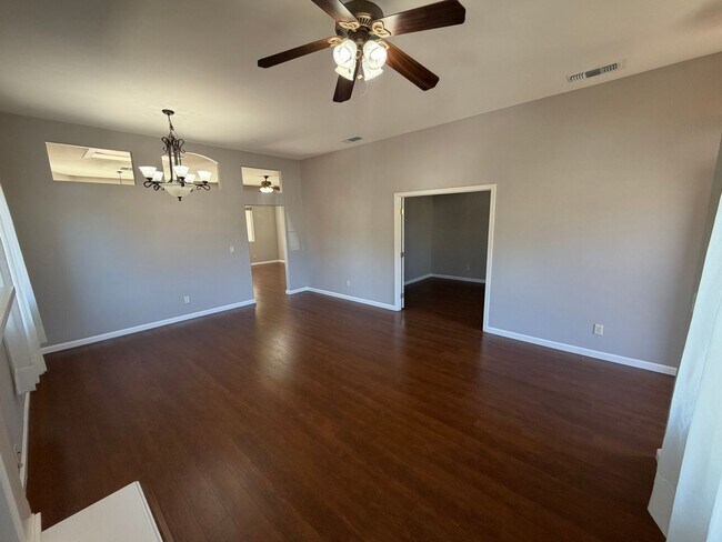 Foto del edificio - 3 bedroom + office | 2 bathroom | Single family home