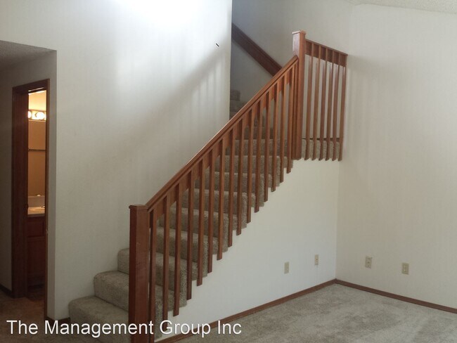 Building Photo - 8709 NE Mason Dr