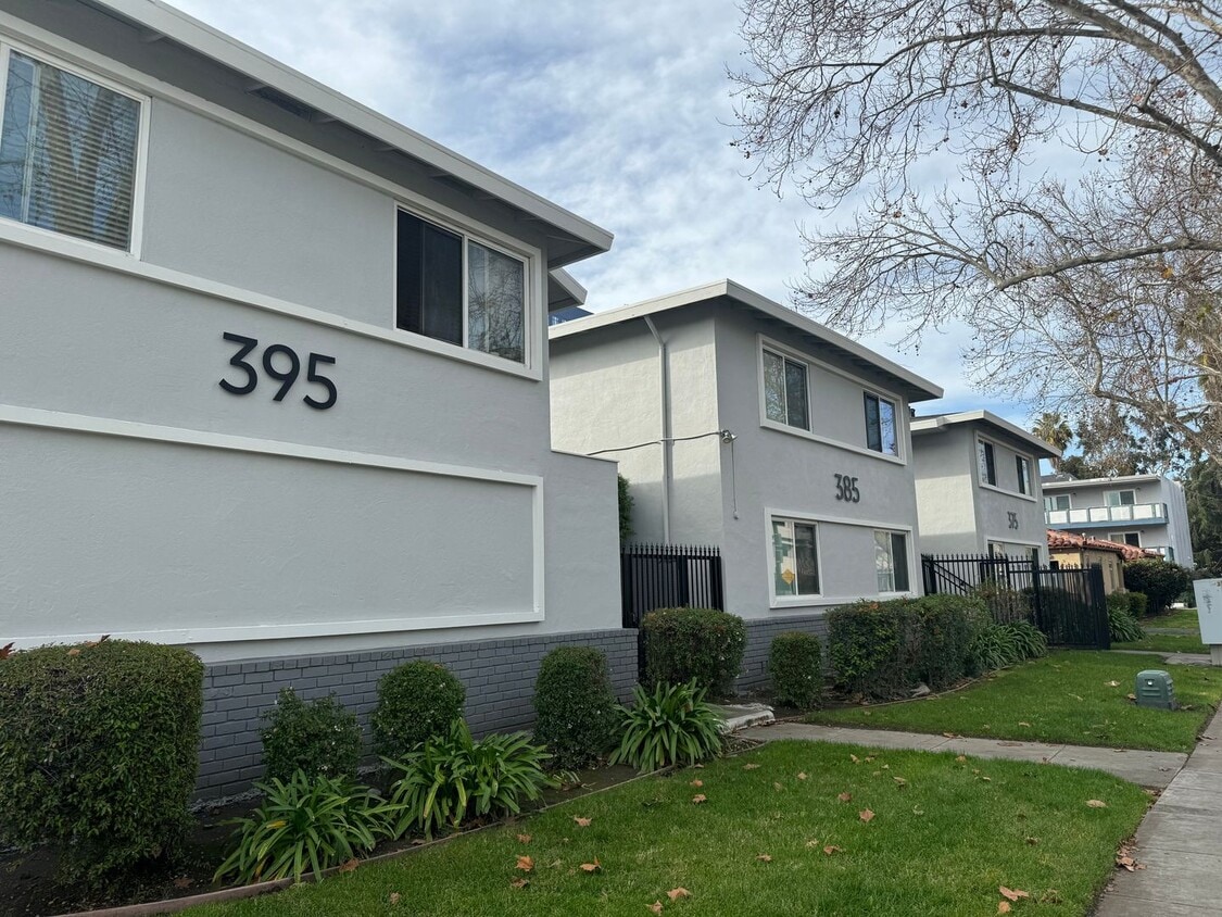 Primary Photo - Beautifully updated 1/1 unit across the st...