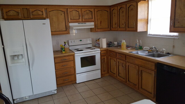 KITCHEN - 1505 N Blue Mills Rd