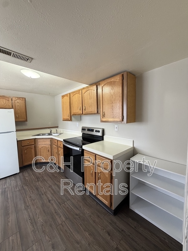 Building Photo - 2314 Rosebud Dr