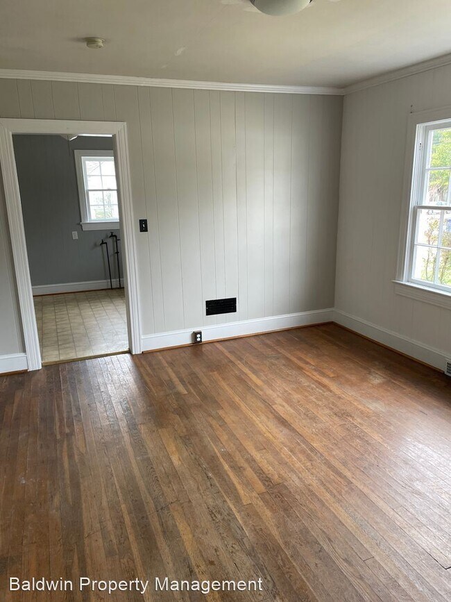 Foto del edificio - 2 br, 1 bath House - 212 W CLEMMONSVILLE ROAD