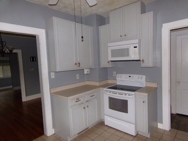 Foto del edificio - Corner Lot Cape Cod!