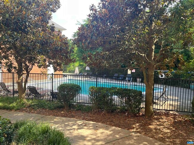 Building Photo - 300 Riverbend Dr