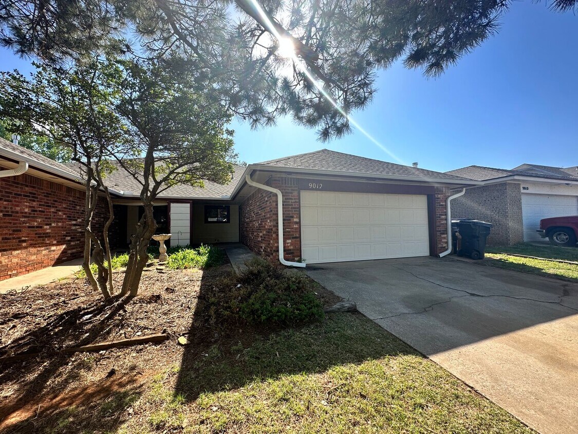 Primary Photo - Large Duplex Rockwell & Northwest Expressway!