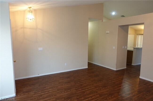 Foto del edificio - 715 Seclusion Glen Ave