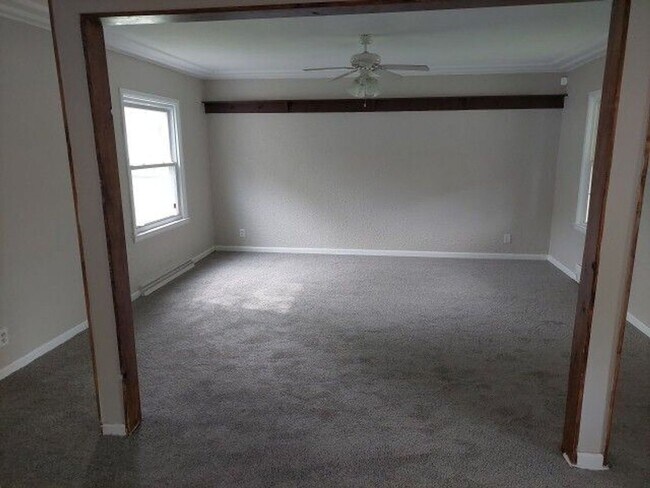Building Photo - BELOW MARKET RENT!