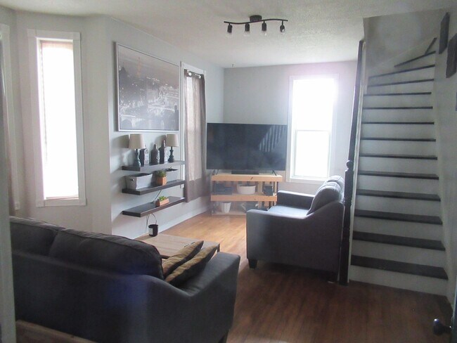 Foto del edificio - 3 bedroom house with garage