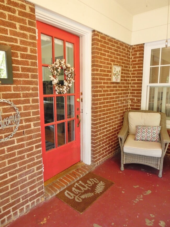 Foto del edificio - Bungalow in Mistletoe Heights!