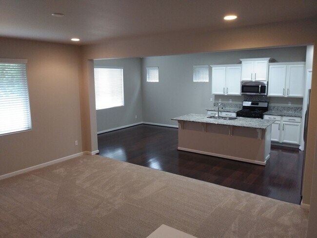 Foto del edificio - 8817 Jayden Ln NE