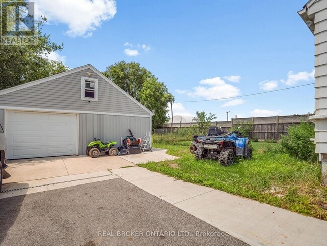 Building Photo - 1019 Niagara St