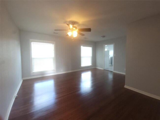 Foto del edificio - 3916 Locke Ave