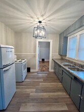 Building Photo - 323 E Kathleen St