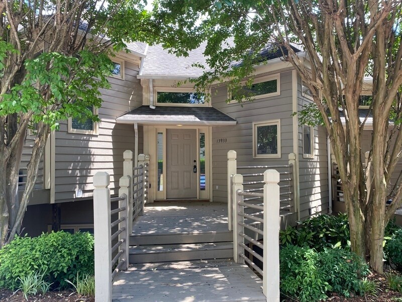 13933 Queens Harbor Rd, Charlotte, NC 28278 Townhome Rentals in