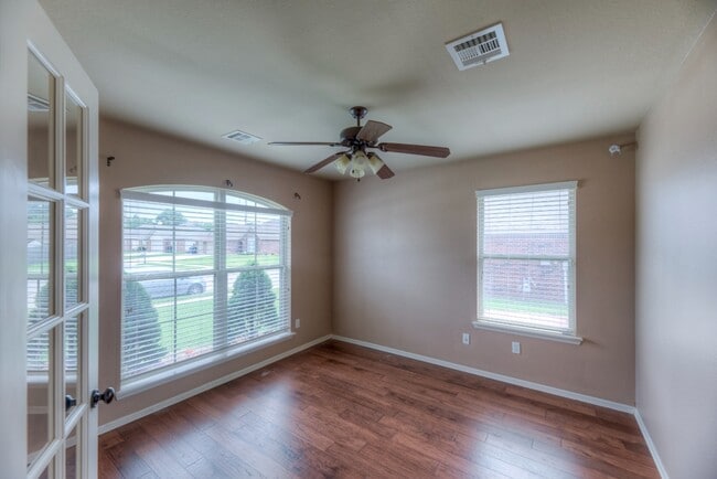 Building Photo - 1501 W Birmingham St