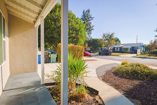 Building Photo - Amazing 4-bedroom + 3-bathroom house in Ma...