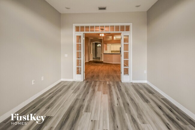 Foto del edificio - 516 Valencia Park Drive