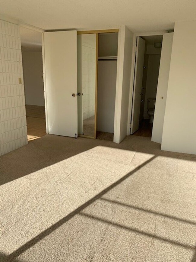 Foto del edificio - Three Regents Condo - 3 bedrooms, 2 bath, ...