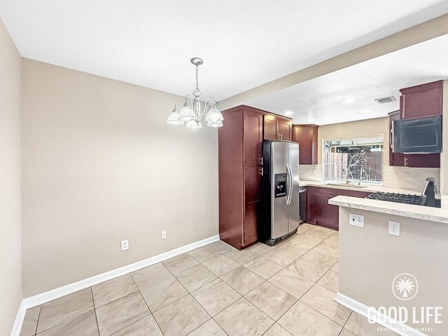 Building Photo - Beautiful 2B 2.5BA Townhouse in El Cajon!