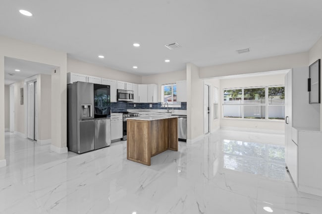 Foto del edificio - 3220 NW 4th Ct