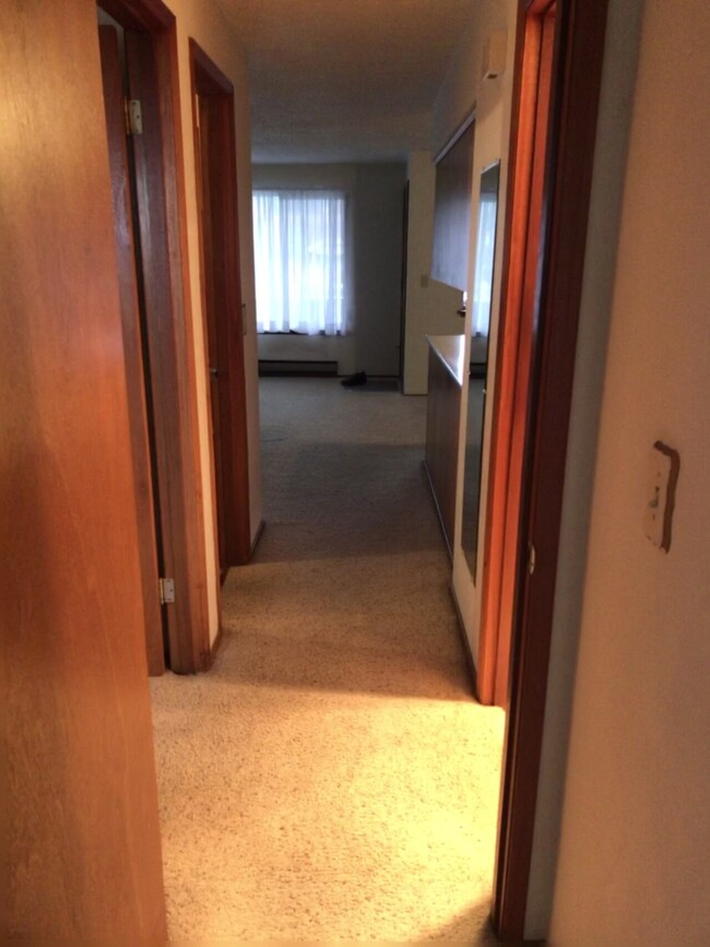 Building Photo - Somerset LLC