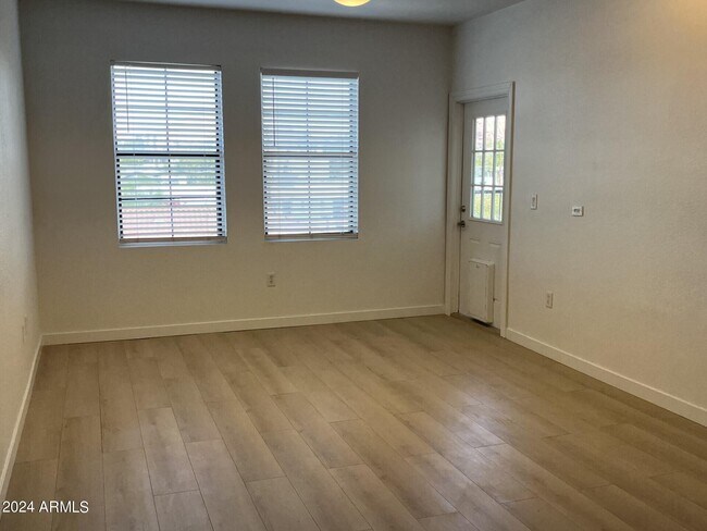 Building Photo - 5302 E Van Buren St