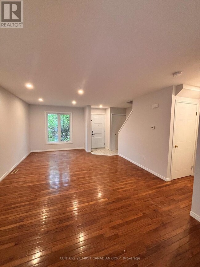 Photo du bâtiment - 925-925 Lawson Rd