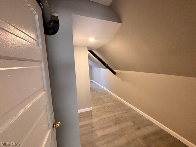 Foto del edificio - 7411 Cornelia Ave