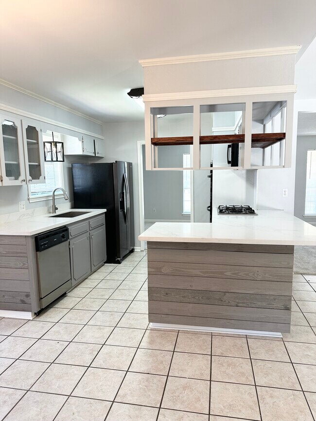Building Photo - 402 Quail Dr
