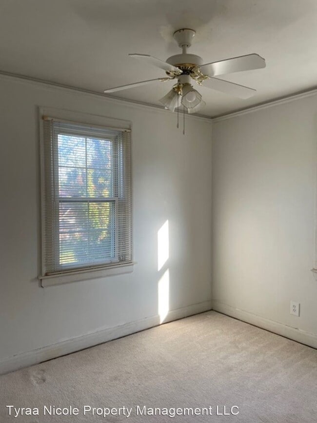 Building Photo - 3 br, 1.5 bath House - 12070 Corbette