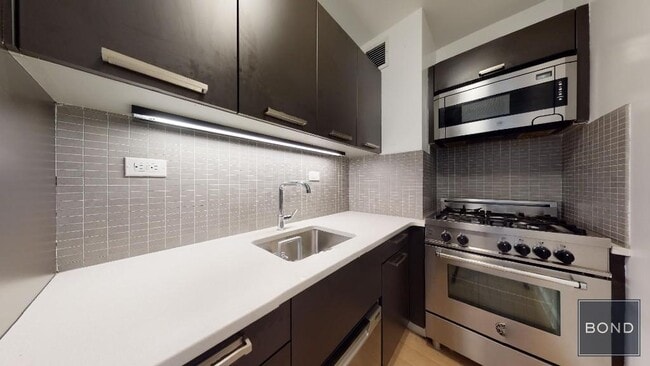 Building Photo - 222 E 39th St