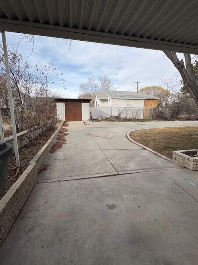 Foto del edificio - Single-family Home with 2 bedrooms and an office.