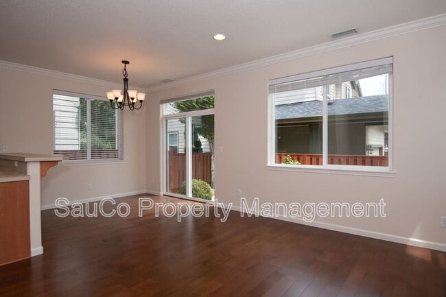 Building Photo - 292 NE 66th Ave