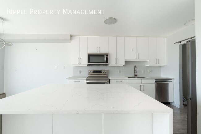Photo du bâtiment - Modern 2 Beds, 2 Baths Apartment/Condo | No Pets Allowed