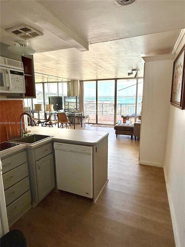 Foto del edificio - 555 NE 15th St