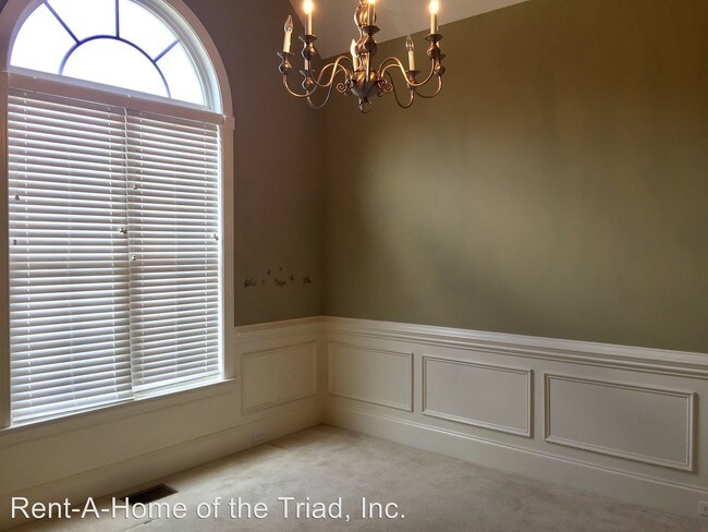 Building Photo - 4 br, 2.5 bath House - 4104 Peppervine Trail