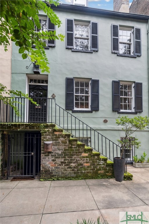 Primary Photo - 18 E Jones St
