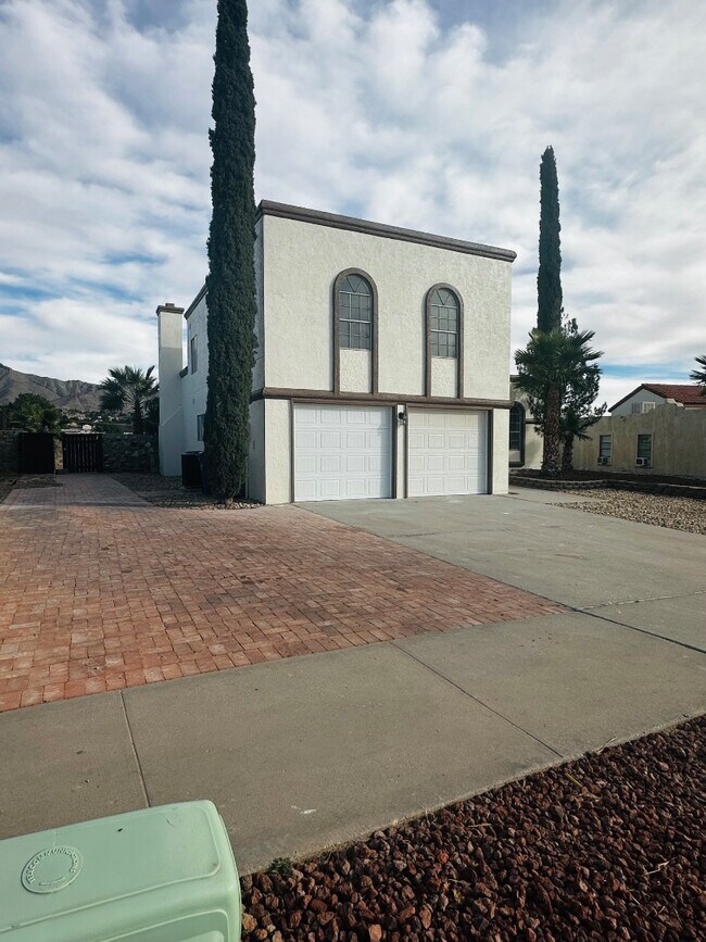 Foto del edificio - 704 Espolon Dr