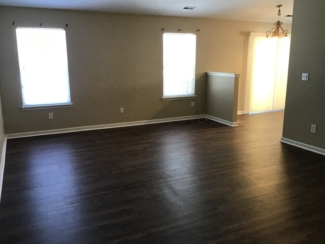 Foto del edificio - 6305 Blakeview Dr