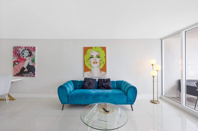 Foto del edificio - 1717 N Bayshore Dr