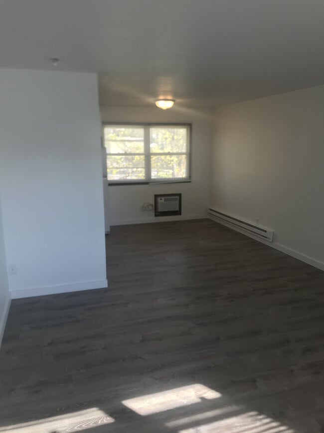 Building Photo - 4th Street Apartments
