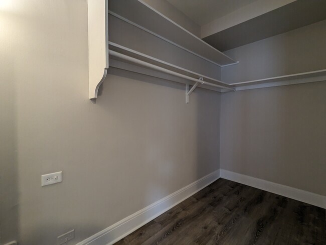 Foto del edificio - 3335 W Diversey Ave