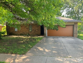 Building Photo - 1112 W McGee St