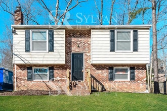 Building Photo - 6404 Lothaire Ct