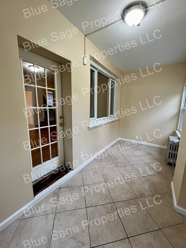 Building Photo - Spacious 3 Bedroom 1 Bath in Lansdowne