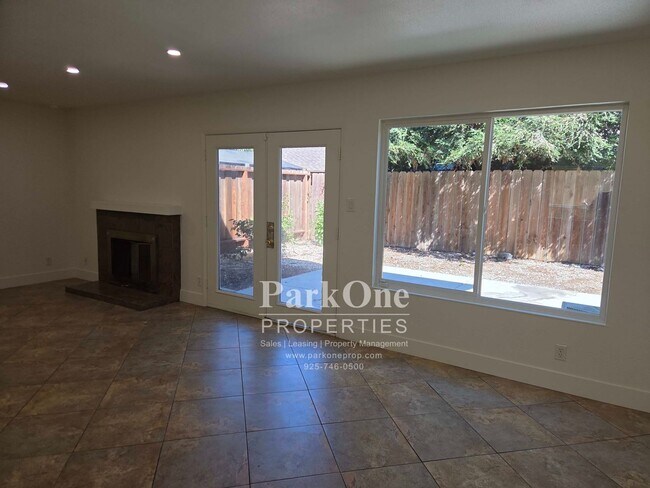 Building Photo - 2127 Dogwood Way