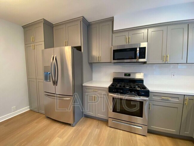 Foto del edificio - 9026-9032 Rangely Ave