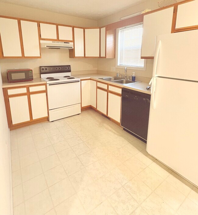 Foto del edificio - 14 Lake Village Ct