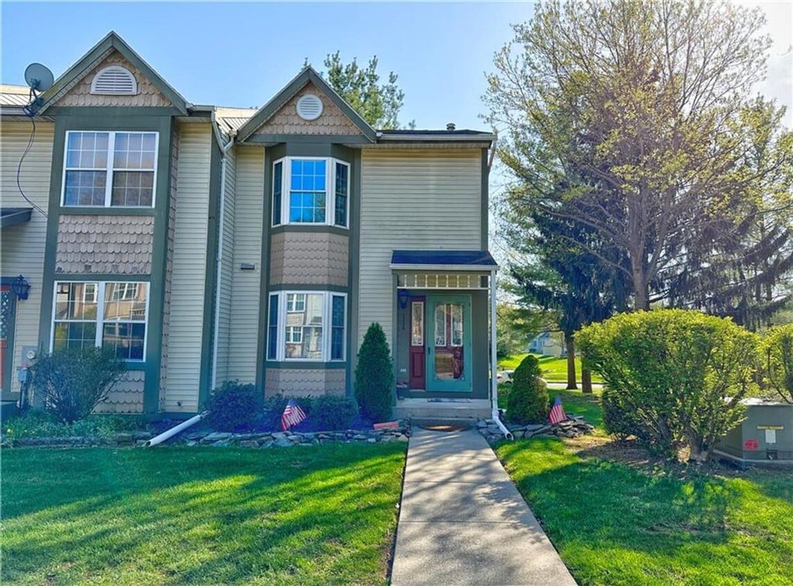 Primary Photo - Available! Beautiful End Unit Condo in Bet...